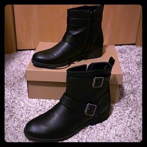 Black moto boots